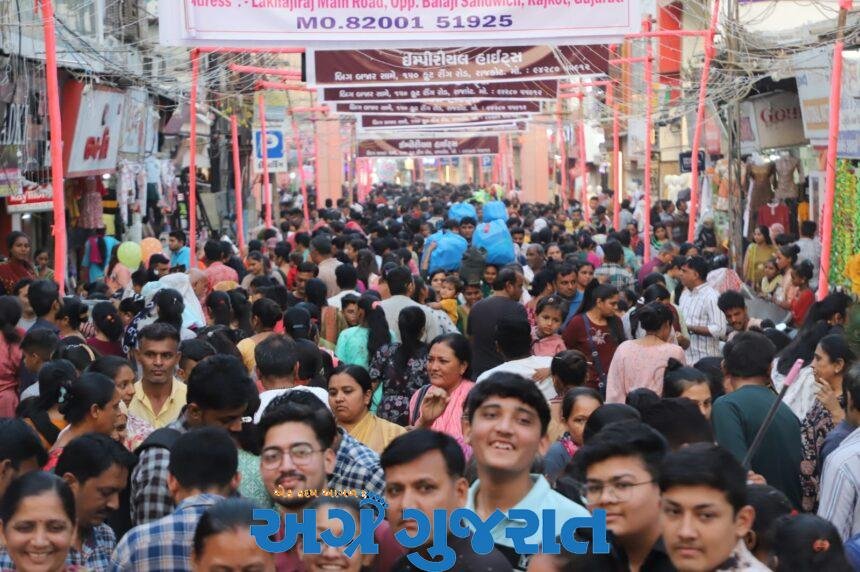 છેલ્લી ઘડીની રોનક બજારમાં દેખાવા લાગી બોનસ, પગારની અસર