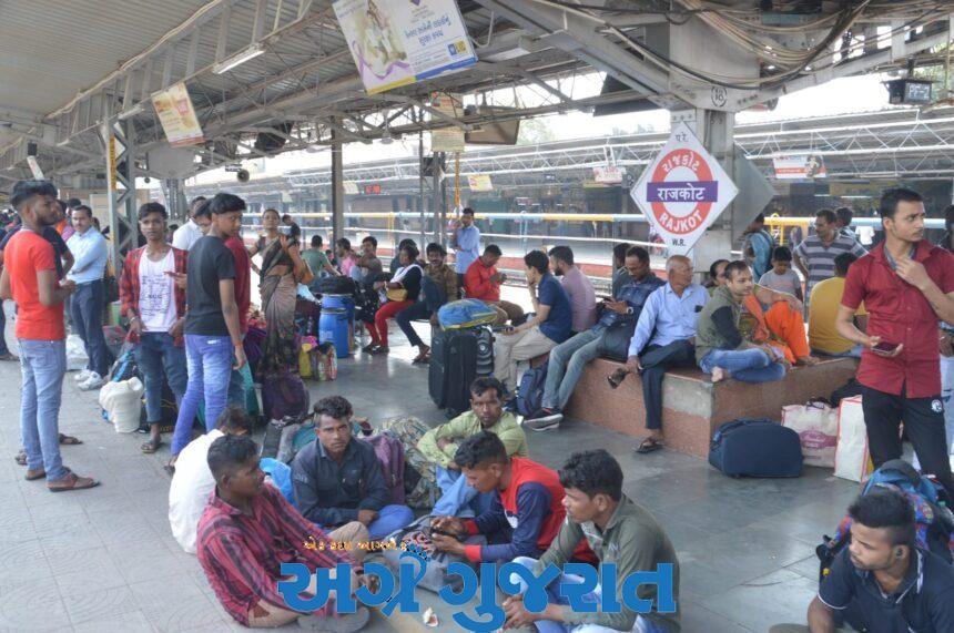 દિવાળી તો વતનમાં જ : ટ્રેન-બસો હાઉસફૂલ