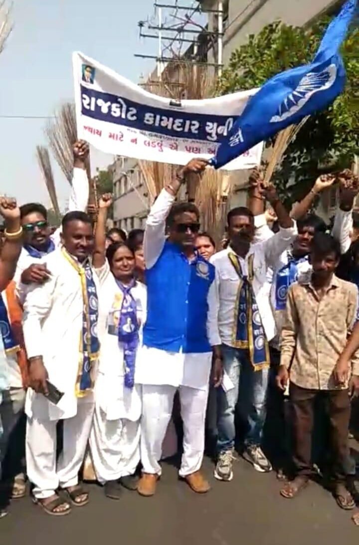 શોષણ સામે અવાજ ઉઠાવનાર ૮3 સફાઇકર્મીએ નોકરી ગુમાવી, કોન્ટ્રાક્ટરે દીવાળી બગાડી