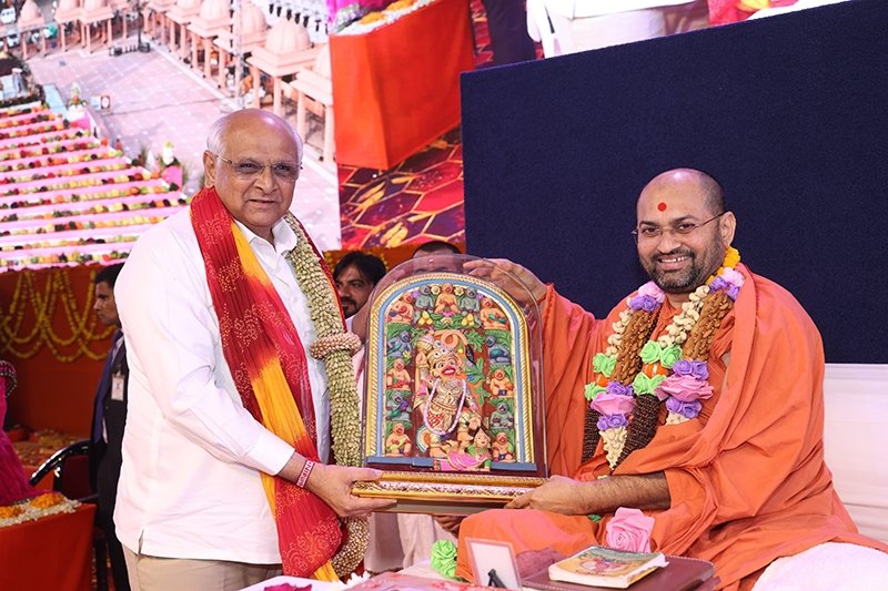 રામ મંદિર માટેના ધ્વજ દંડ અમદાવાદથી રવાના