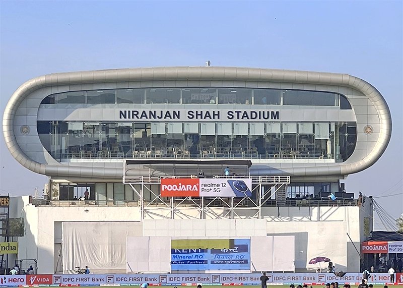 નિરંજન સ્ટેડિયમ પર ક્રિકેટનું  અલખ મનોરંજન