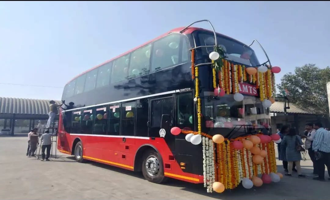 અમદાવાદમાં ડબલ ડેકર ઈ-બસ સેવા શરૂ