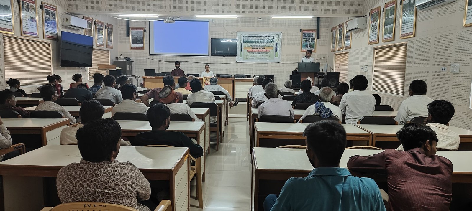 કપાસની સાંકડા ગાળે વાવેતર કરવાની ભલામણ કરતા કૃષિ વૈજ્ઞાનિક ડો.જે.એચ.ચૌધરી
