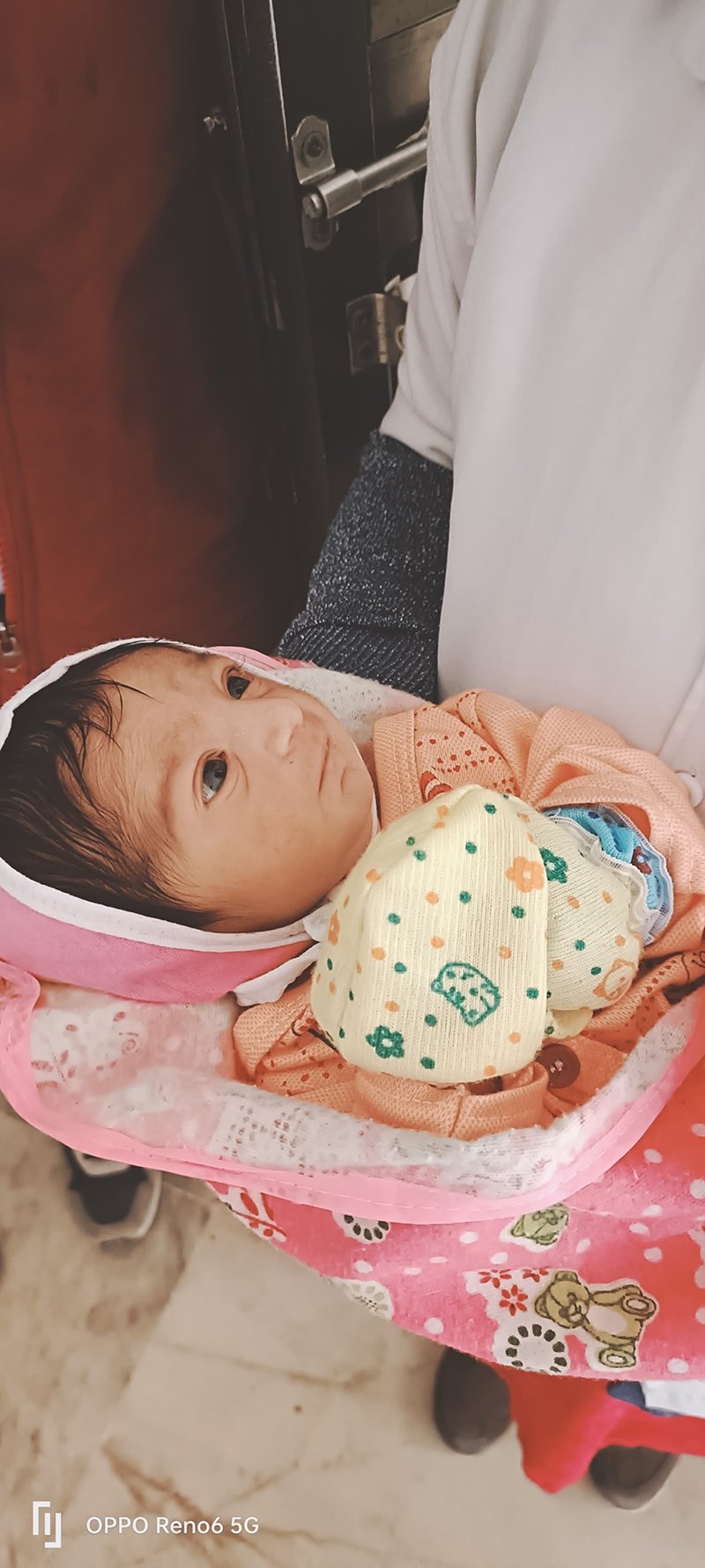 યુવતી કુંવારી માતા બનતા સમાજના ડરથી બાળકીને તરછોડી દીધી