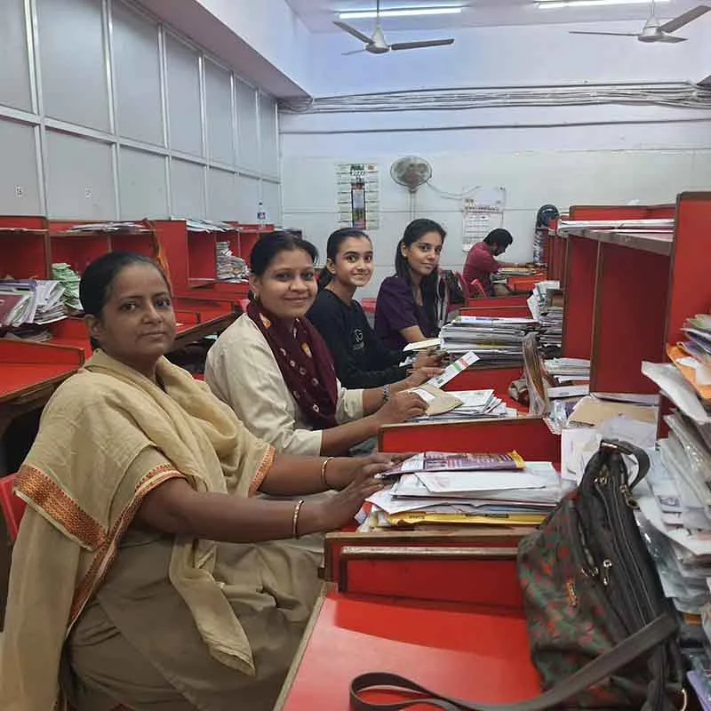 સત્વરે અને સમયસર સંદેશાઓ પહોંચાડે છે આ પોસ્ટ વિમેન