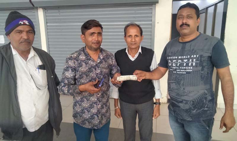 સિદ્ધપુર એસટી ડેપોના ડ્રાઇવર કંડક્ટરે માનવતા મહેકાવી