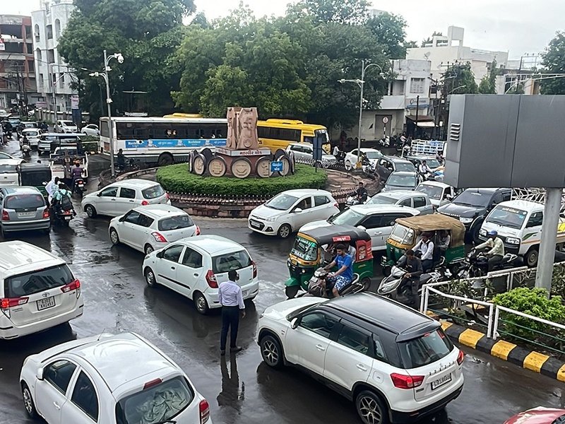 રાજકોટ બને છે વાહનોનું જંગલ : માણસો કરતા વાહનોની સંખ્યા વધી