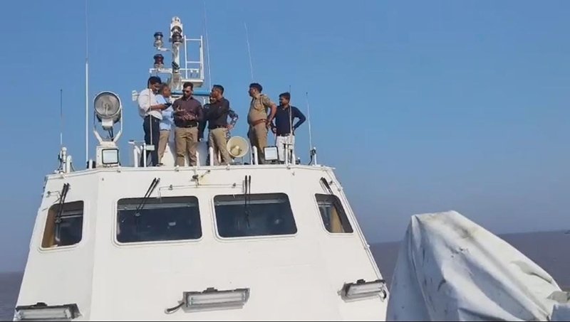 અમરેલી જિલ્લા કલેકટરે પીપાવાવ કોસ્ટલ બેલ્ટ વિસ્તારની મુલાકાત લીધી