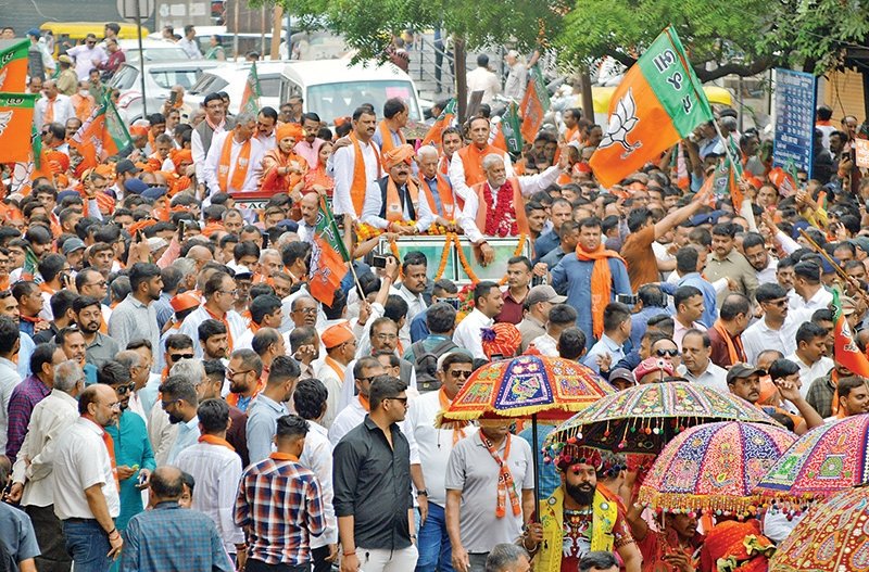 રૂપાલાએ માઇ મંદિર અને જાગનાથ મહાદેવને શિશ ઝૂંકાવ્યા, જંગી જુસ્સા સાથે નીકળી રેલી