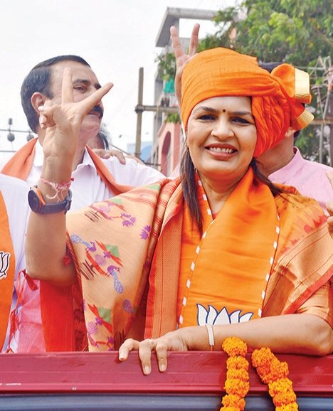 દર્શિતાબેન શાહ પાઘડી સાથે રજવાડી ઠાઠમાં