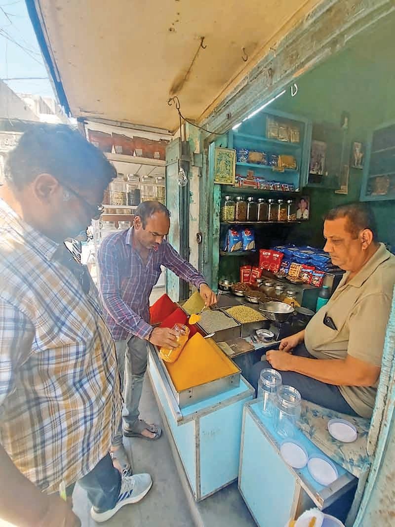 દાણાપીઠ, પરાબજાર, કંદોઇ બજારમાં બે ડઝન પેઢીમાં મસાલાની પેઢીમાં દરોડાં