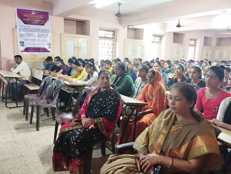 શ્રીમતી એચ.બી.સંઘવી મહિલા આર્ટ્સ તથા કોમર્સ કૉલેજ ખાતે સેમિનાર યોજાયો
