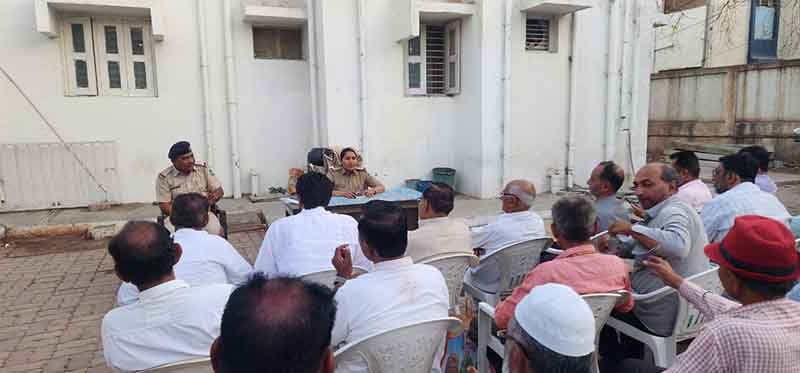 રાજુલા પોલીસ સ્ટેશન ખાતે તહેવારોને લઇને શાંતિ સમિતિની મિટિંગ યોજાઇ