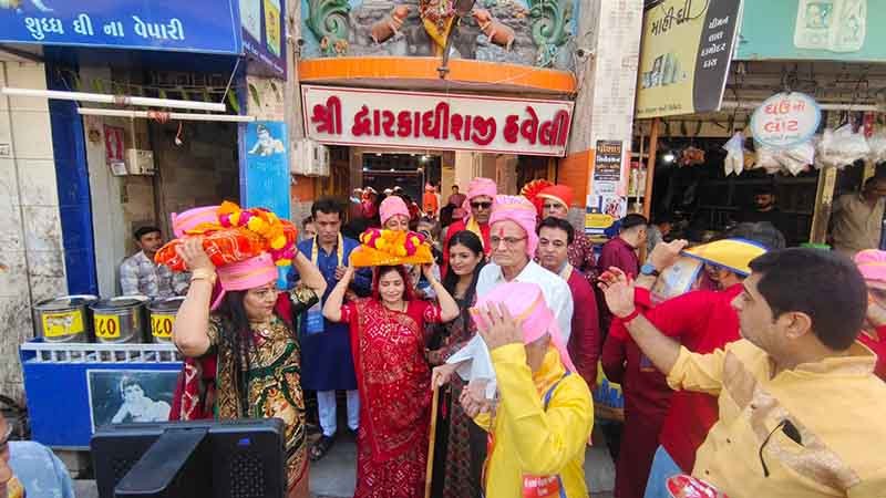 વેરાવળમાં લોહાણા મહાજન આયોજીત ભાગવત સપ્તાહના પ્રારંભે 28 પોથીઓ સાથેની ભવ્ય પોથીયાત્રા નીકળી