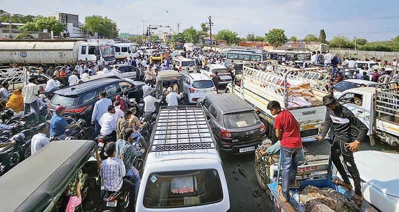 ક્ષત્રિય સંમેલન તરફ જતાં હાઇવે પર ચક્કાજામ : મુસાફરોને હાલાકી ભોગવવી પડી