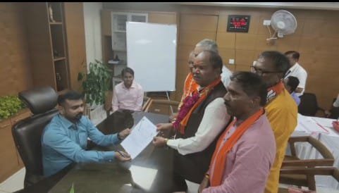 પાટણ લોકસભા ભાજપના ઉમેદવાર ભરતસિંહ ડાભીએ સભા સંબોધી રોડ શો યોજી ઉમેદવારી નોંધાવી