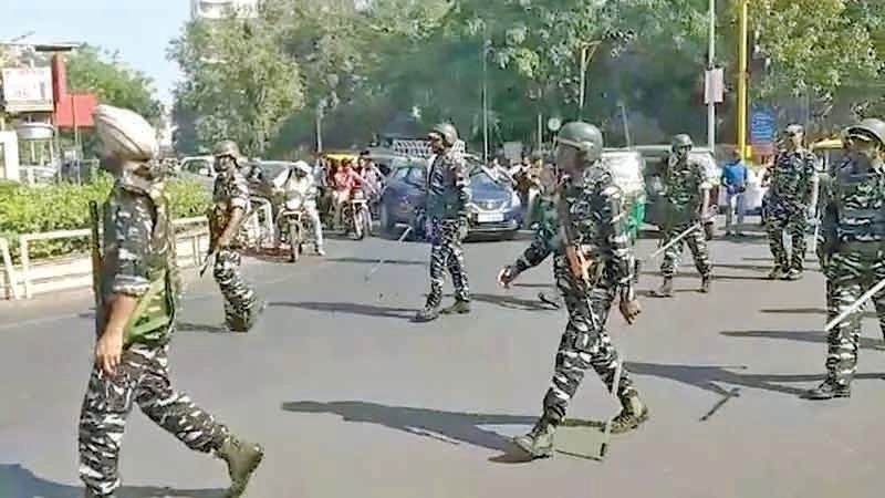શહેરના સંવેદનશીલ વિસ્તારોમાં પેરા મિલેટ્રી ફોર્સ સાથે ફ્લેગમાર્ચ