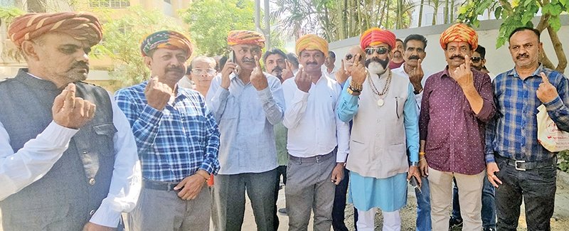 રાજકોટના ક્ષત્રિય બેલ્ટમાં સવારે પુરુષો નીકળ્યાં, બપોર પછી મહિલાઓનું મતદાન