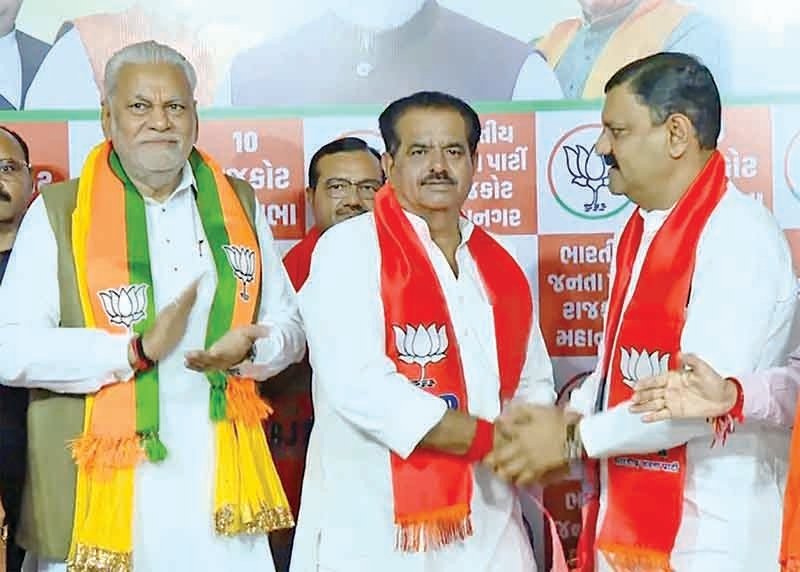 શહેર કોંગ્રેસને ફટકો પૂર્વ મેયર અશોક ડાંગરનો ફરી ભાજપમાં પ્રવેશ