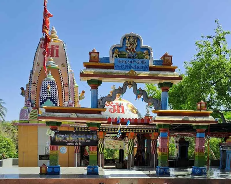 “ગાંડી છે ઈ ગીર અમારી, એ જી એના જીવનમાં કેવી ઉદારી…”