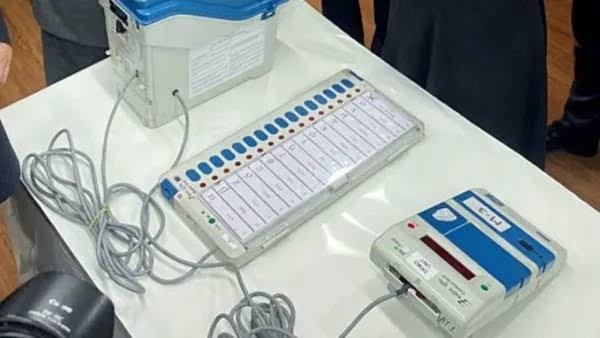 રાજકોટમાં 25 થી વધુ ઇવીએમ બદલવા પડ્યા