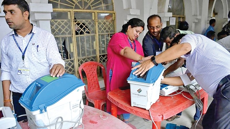 ગુજરાતમાં EVM બગડયા : મતદાનમાં ખલેલ પડી