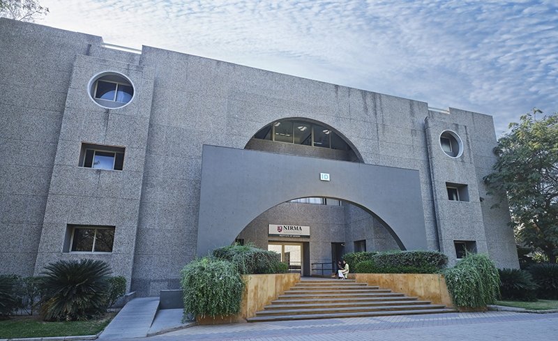 સેન્ટર ઓફ એકસેલન્સના નામે ફી ઉઘરાવવાનો ખાનગી યુનિ.ઓને મળેલો પીળો પરવાનો