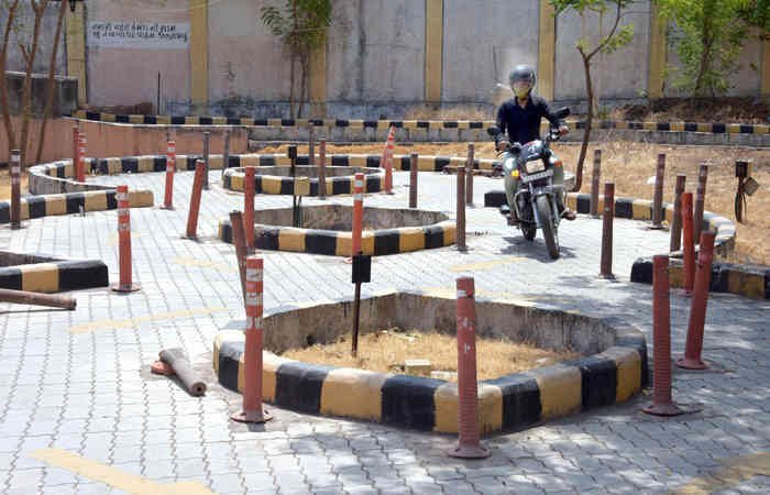 રાજકોટ સહિત રાજયભરમાં RTOઓનું સર્વર બંધ થતાં કામગીરી ખોરવાઇ