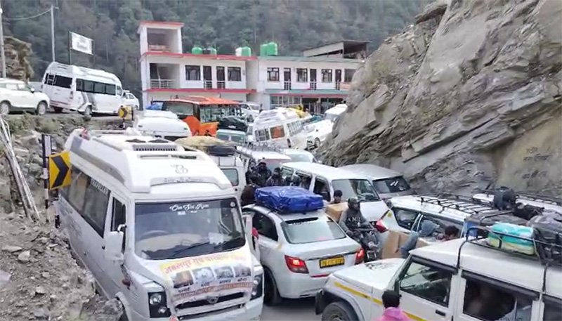 રાજકોટ-સૌરાષ્ટ્રના ભાવિકો બદ્રીનાથમાં ૧૮ થી ૨૦ કલાક ટ્રાફિકમાં અટવાયા