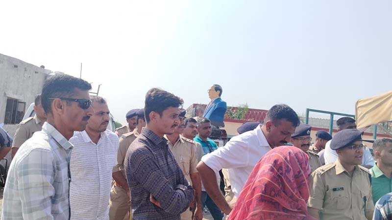 ભગવાન બુદ્ધ અને ર્ડો. બાબાસાહેબની પ્રતિમાનું તોડી પડાતા વિવાદ