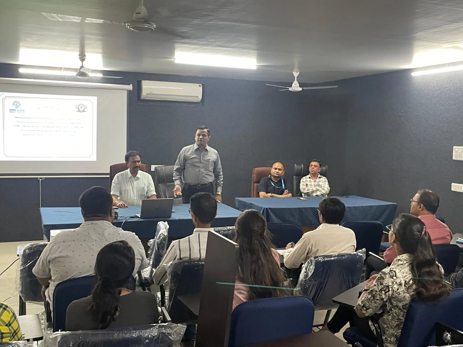 સિલીકોસીસનાં દર્દીઓને યોગ્ય સારવાર અને યોજનાઓનો લાભ મળે તે માટે વર્કશોપ યોજાયો