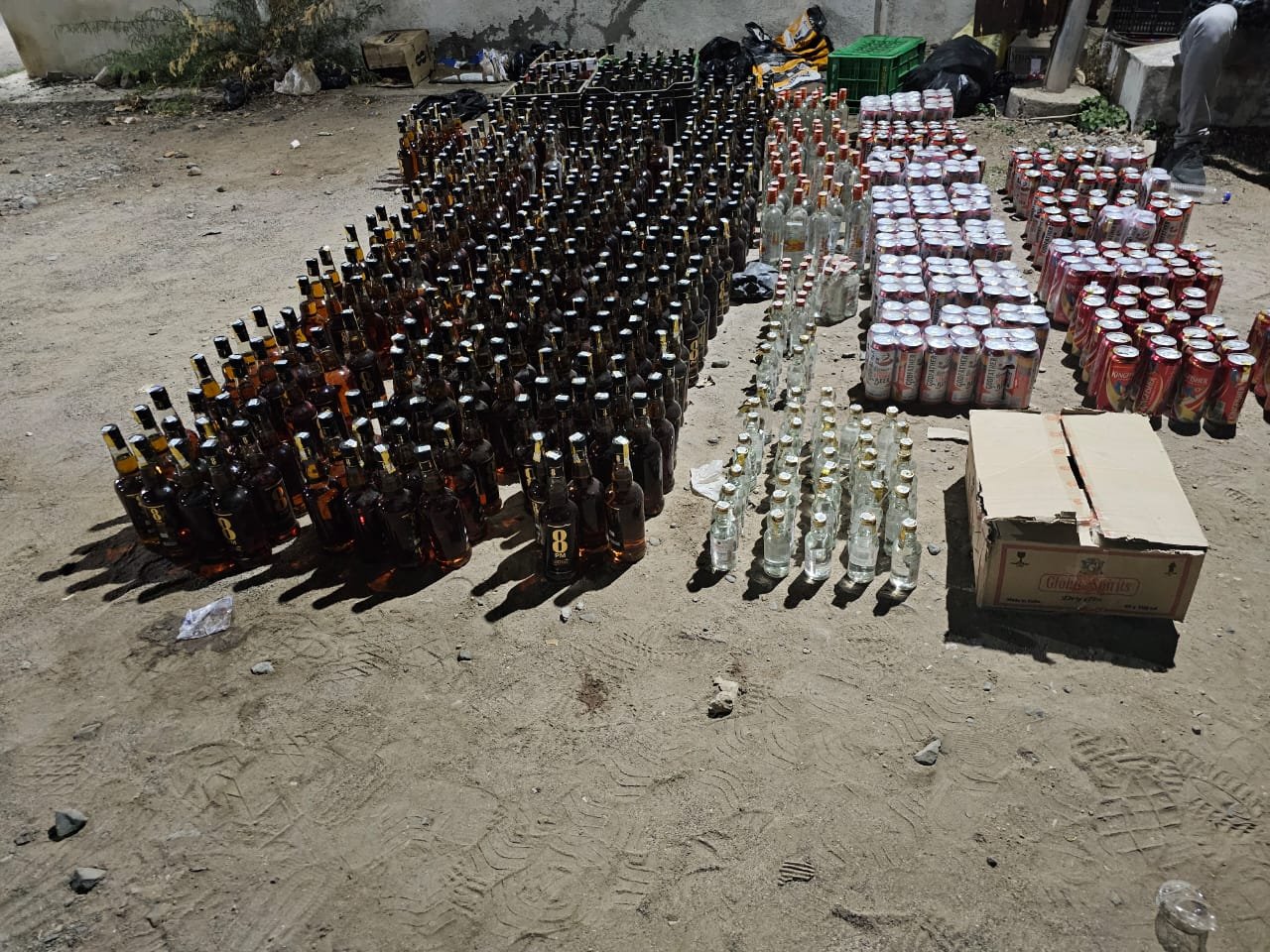 માળીયા(મી)માં પડતર બંધ મકાનમાંથી વિદેશી દારૂ-બીયરનો ૮.૯૫ લાખનો જંગી જથ્થો પકડાયો