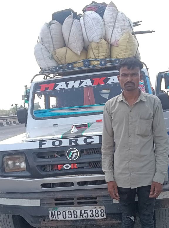 વાંકાનેર સીટી પોલીસની કાર્યવાહી:જોખમી રીતે વાહનોમાં પેસેન્જરોને બેસાડતા વાહન ચાલકોને કરાવ્યું કાયદાનું ભાન