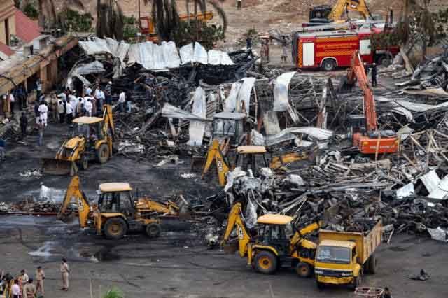 અગ્નિકાંડમાં પોલીસ તંત્ર સામે પગલાં લેવામાં ઢીલી નીતિ