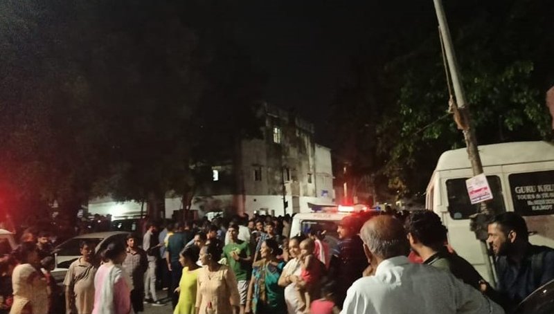 નિલકંઠ પાસે આનંદનગરમાં હાઉસિંગ બોર્ડના ૪૮ મકાનોના વીજ-નળ કનેકશન કપાતા ધમાલ