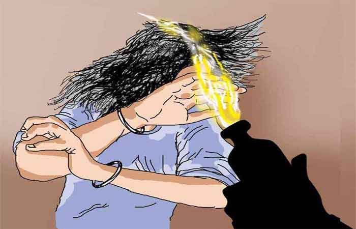 નિંદ્રાધીન પત્ની અને પાટલા સાસુ પર પતિ, દિયરનો એસીડ એટેક