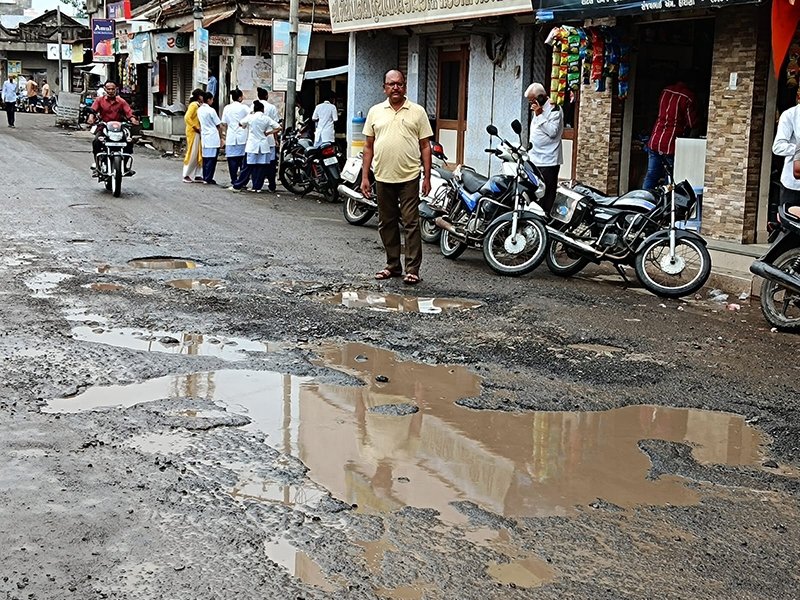 ઉપલેટાથી જામજોધપુર વચ્ચેનો મેઇન રોડ રીપેર કરવા લોકોની માંગ
