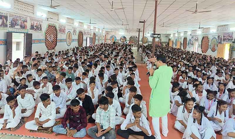 થવા ગામની એકલવ્ય વિદ્યાલયમાં ‘સફળતાના સોપાનો’ વિશે પરિસંવાદ યોજાયો