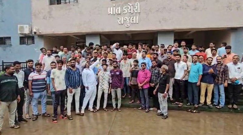 અમરેલી-રાજુલના જાહેર માર્ગો પરના દબાણોમાં મંદિરો નહીં તોડવા હિન્દુ સંગઠનોની માંગ