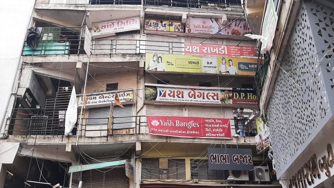 આડેધડ સીલીંગનો ઉહાપોહ, મ્યુનિ. કમિશનર ઉપર નગરસેવકોએ પાડી પડતાળ