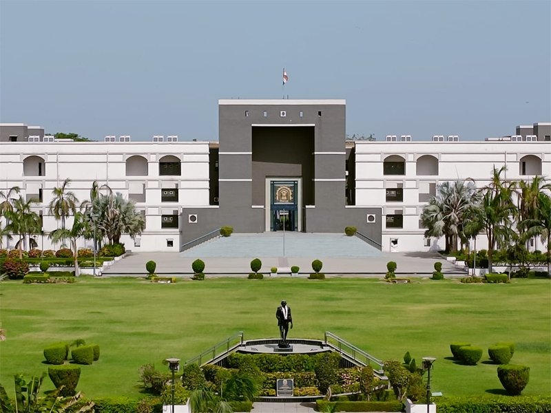 ખુલ્લા લટકતા વાયરોના કારણે જાનહાનિ થાય તો વીજ કંપનીની જવાબદારી : હાઇકોર્ટ