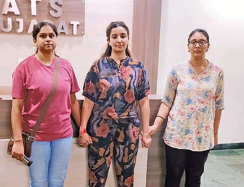 ફરાર મહિલા પોલીસ નીતા ચૌધરી લીંબડીથી ઝડપાઇ