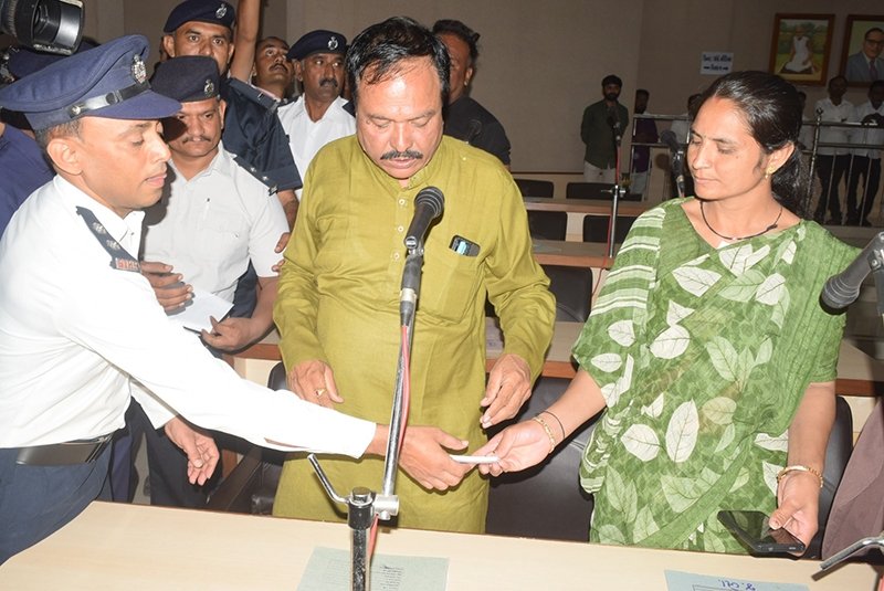 TRP કાંડમાં ખાસ સભા બોલાવવા વશરામાભાઇનો પડકાર