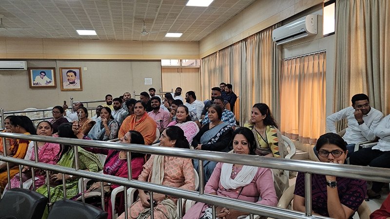 જનરલ બોર્ડ ચાલુ થાય એ પહેલા જ ભાજપ કાર્યકરોએ પ્રેક્ષક ગેલેરીનો કબજો લઇ લીધો