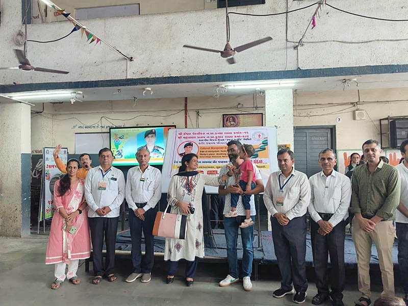 મહારાણા પ્રતાપ પ્રાથમિક શાળા ક્ર. – 272, નાના વરાછામાં શહીદ પરિવારનું સમર્પણભાવથી સન્માન કરાયું