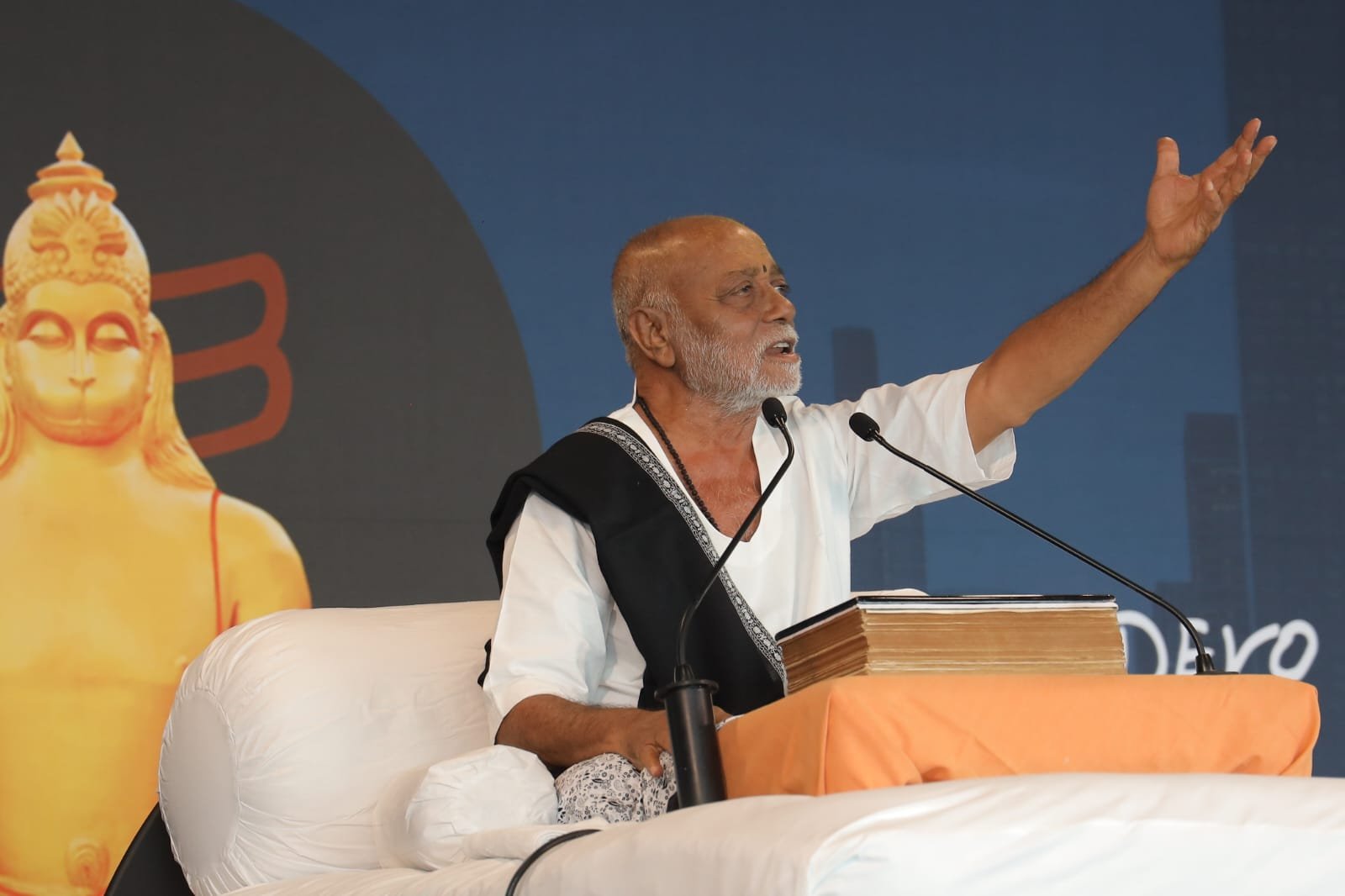 મારા તારાની વાત છોડો, વસુધૈવ કુટુમ્બમની ભાવના રાખો: યુનોમાં મોરારીબાપુની ઐતિહાસિક કથા