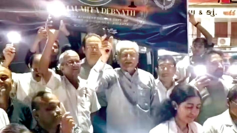 સ્ટેથોસ્કોપને બદલે હવે બંદૂકની ભાષામાં વાત કરશે ડોકટર!