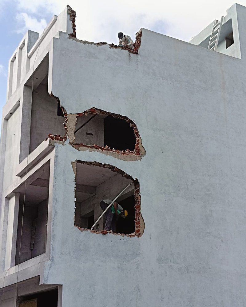 રાજકોટના સંતકબીર રોડ પર મનપાનું ડિમોલીશન