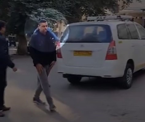 સુરેન્દ્રનગર કલકટરના બંગલામાંથી શંકાસ્પદ ૧૦૦ ફાઇલ મળી, નાયબ મામલતદારની ધરપકડ