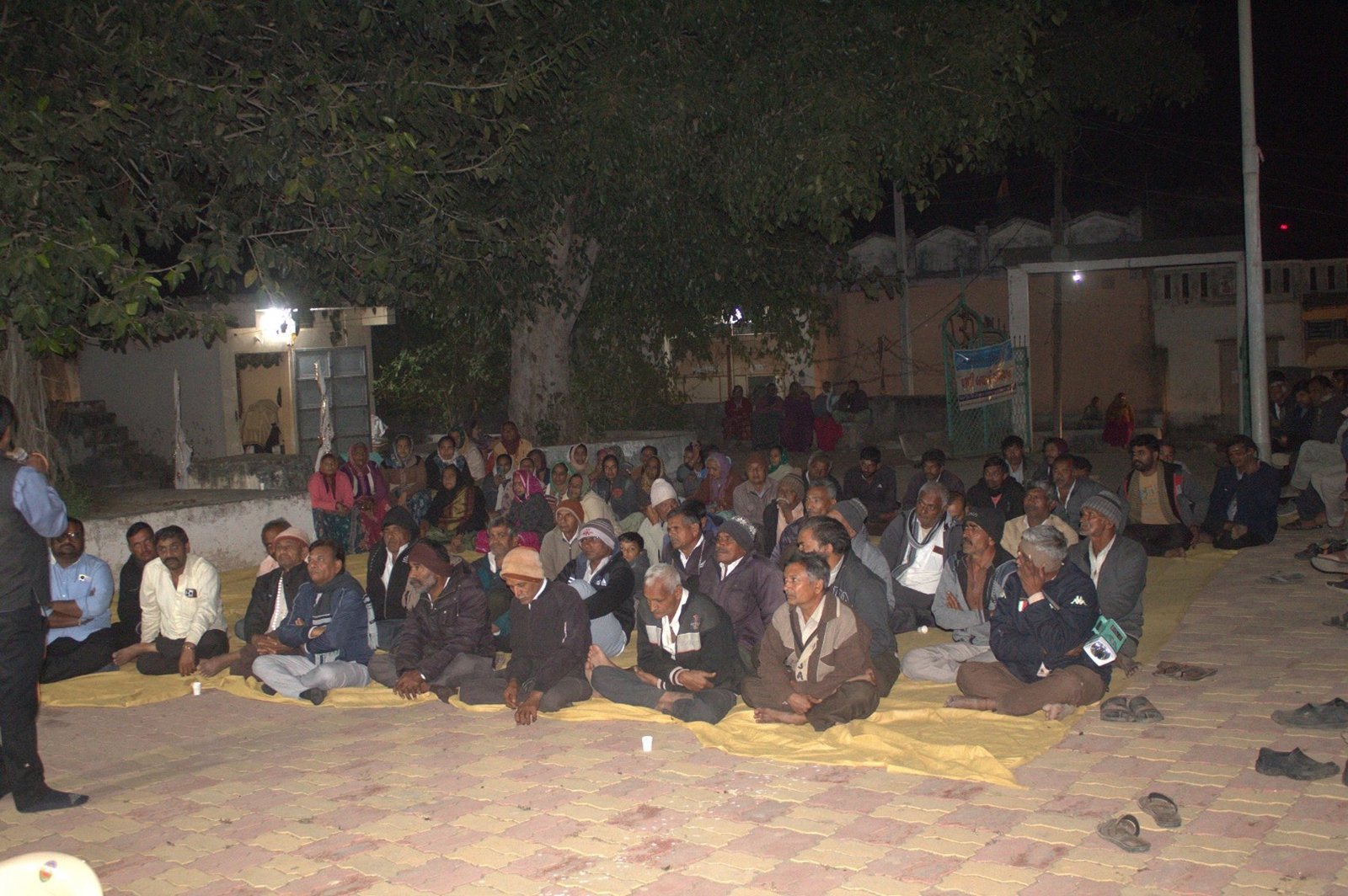 ગીરગંગા પરિવાર ટ્રસ્ટની બાબરાના થોરખાણમાં પાણીના જતન અંગે સભા મળી